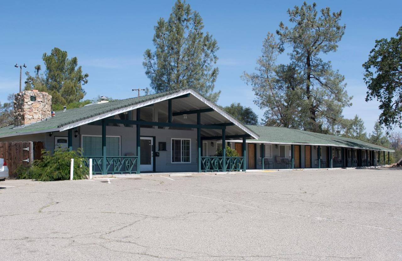 Black Hawk Lodge Coarsegold Exterior photo